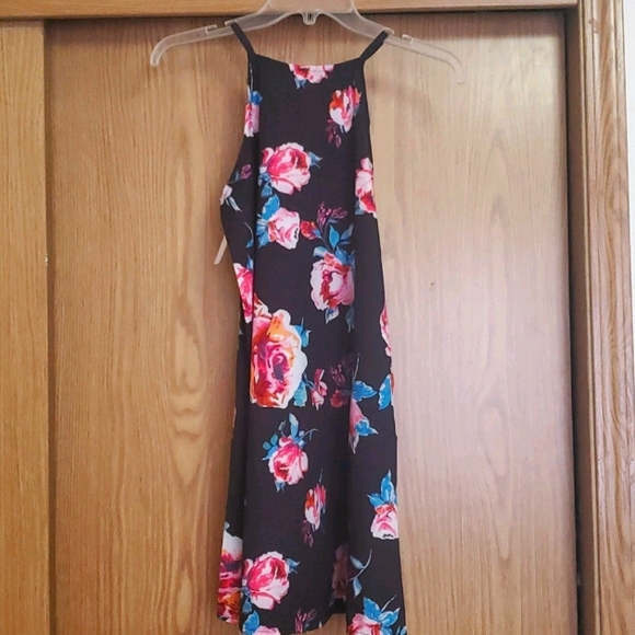 Dresses & Skirts - A line midi dress